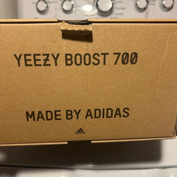 Yeezy - Picture 4 of 4